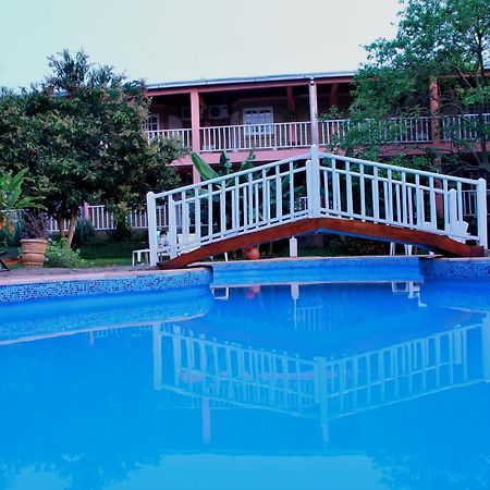 Hotel Posada La Sorgente Puerto Iguazú Esterno foto