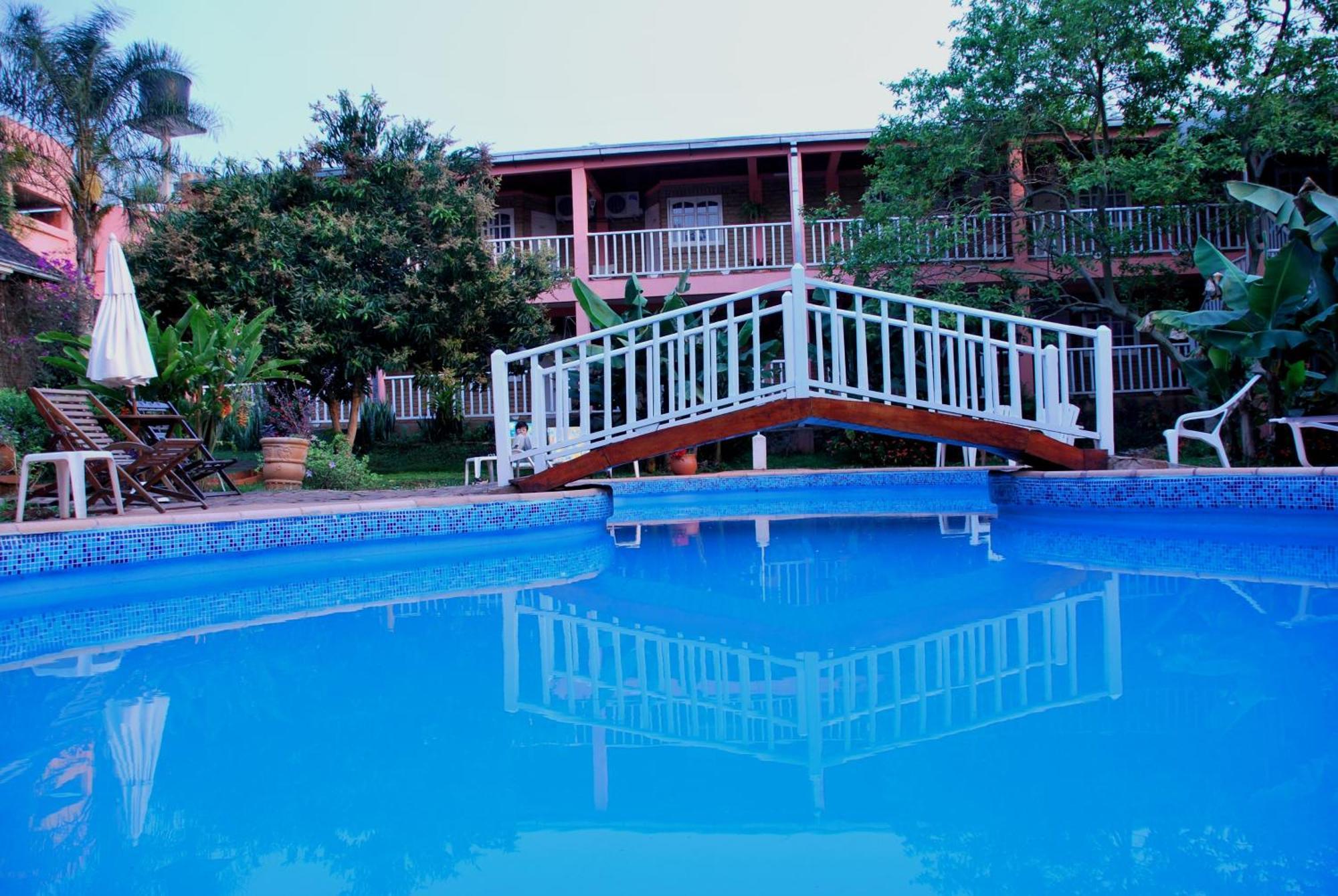 Hotel Posada La Sorgente Puerto Iguazú Esterno foto